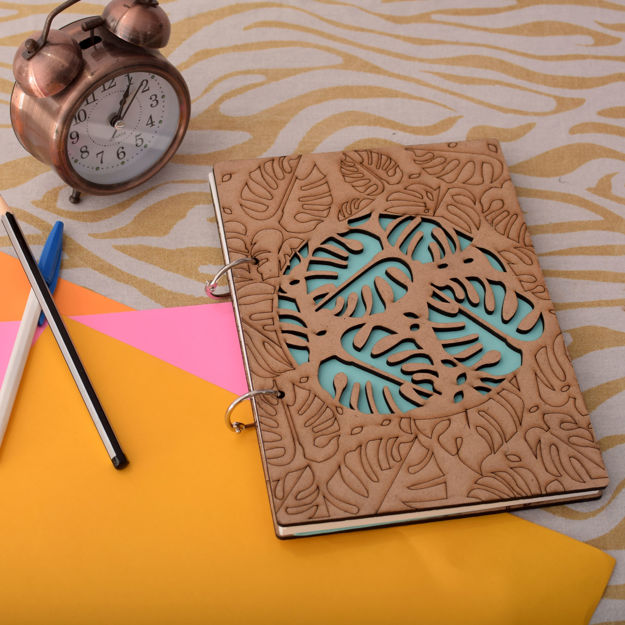 https://vootmart.com/images/thumbs/0017555_handmade-brown-cooler-journal-scrapbook-drawing-writing-notebook-refillable-ring-lock-wooden-diary-s_625.jpeg