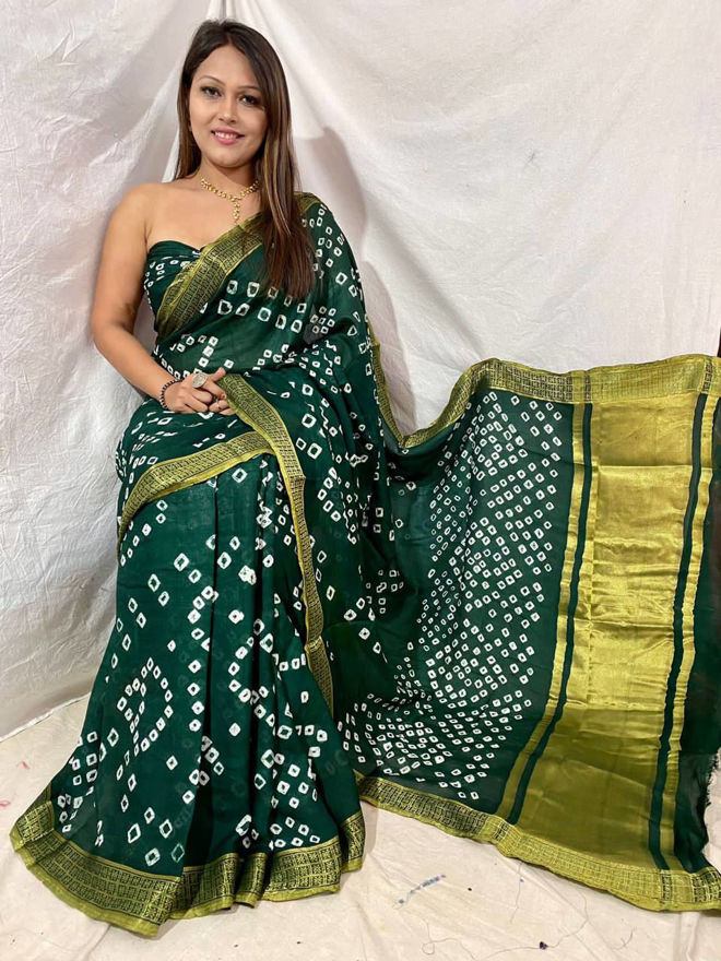Picture of Beautiful Badhani Saree For Wedding With Blouse Pice